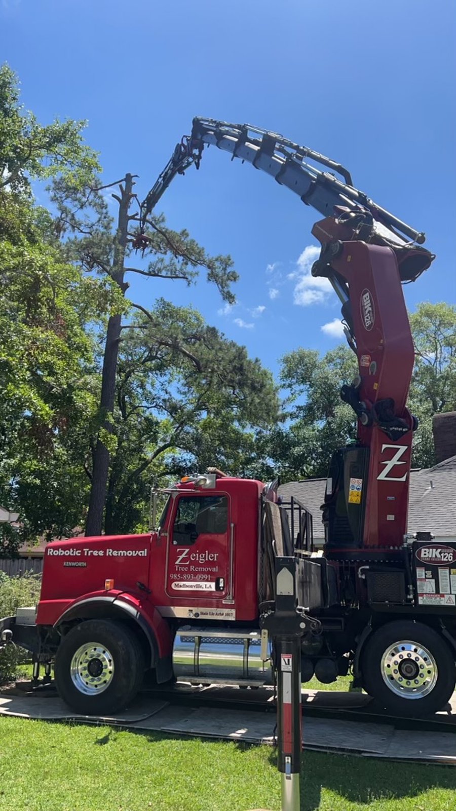 Specialized tree-removal truck working in a residential yard